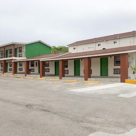 Capital O Palms Hotel, Acuna Ciudad Acuna Ngoại thất bức ảnh