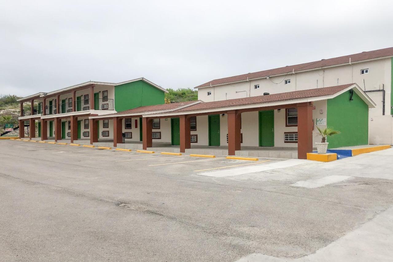 Capital O Palms Hotel, Acuna Ciudad Acuna Ngoại thất bức ảnh