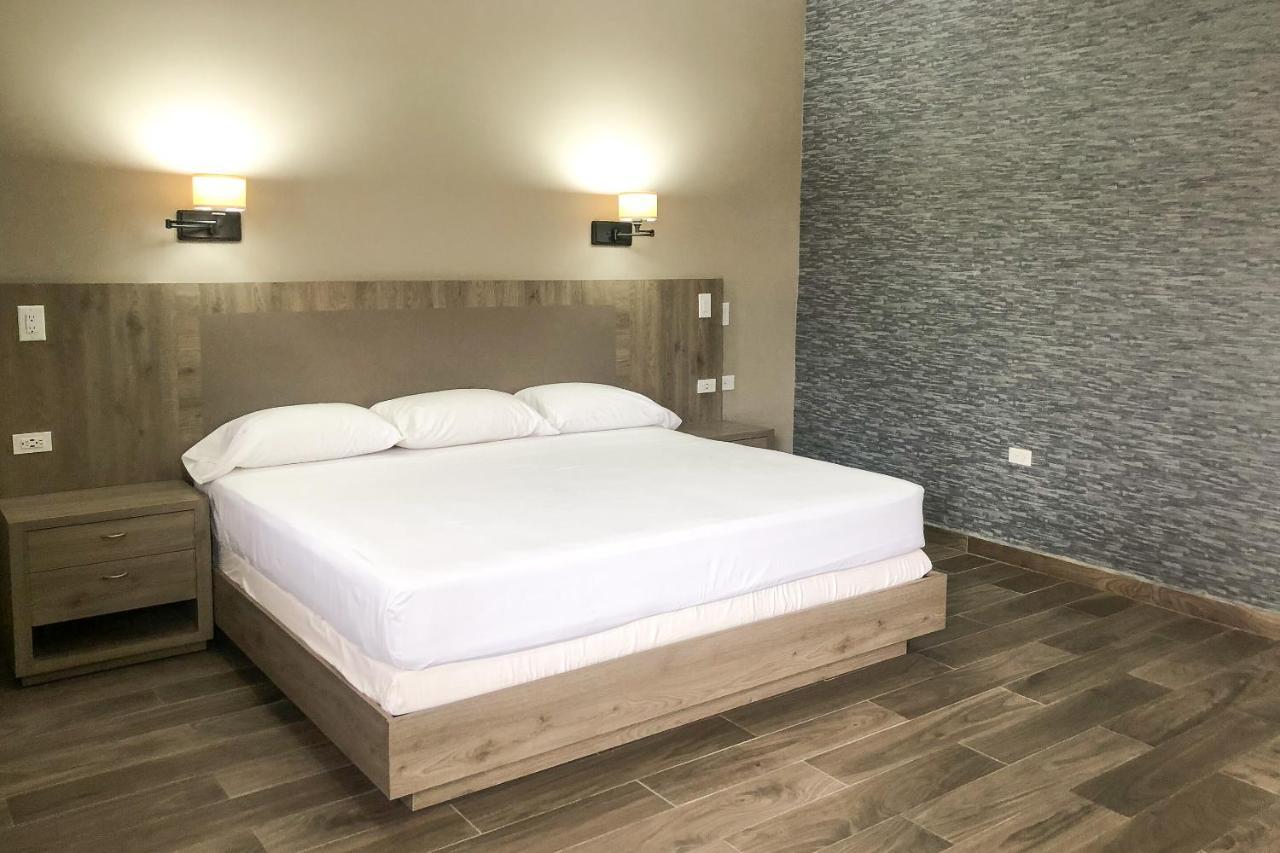 Capital O Palms Hotel, Acuna Ciudad Acuna Ngoại thất bức ảnh