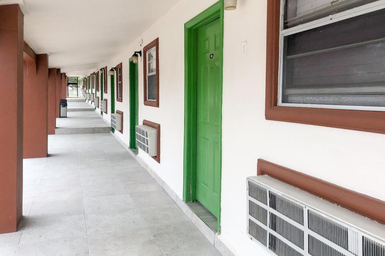 Capital O Palms Hotel, Acuna Ciudad Acuna Ngoại thất bức ảnh