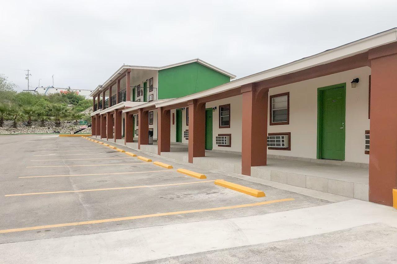 Capital O Palms Hotel, Acuna Ciudad Acuna Ngoại thất bức ảnh