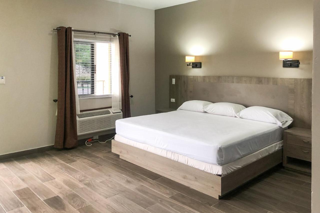 Capital O Palms Hotel, Acuna Ciudad Acuna Ngoại thất bức ảnh