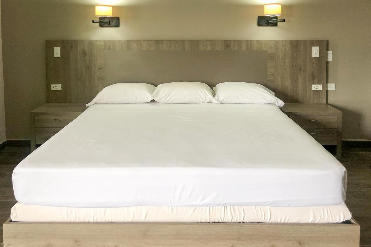 Capital O Palms Hotel, Acuna Ciudad Acuna Ngoại thất bức ảnh