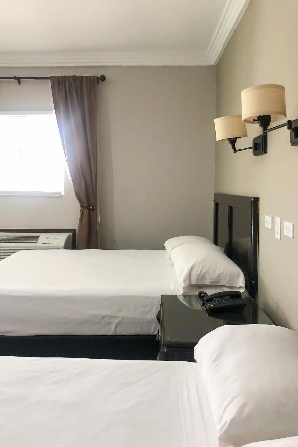 Capital O Palms Hotel, Acuna Ciudad Acuna Ngoại thất bức ảnh