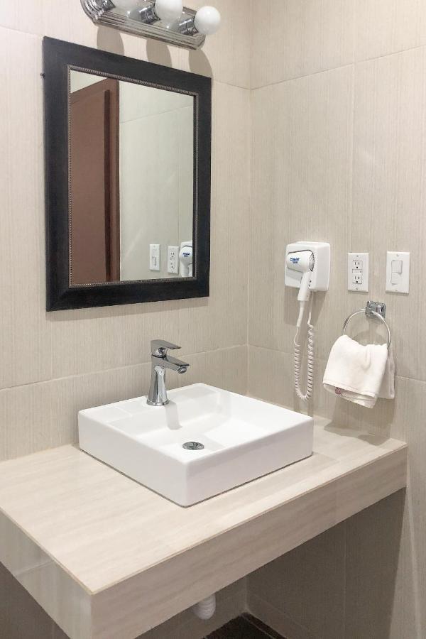 Capital O Palms Hotel, Acuna Ciudad Acuna Ngoại thất bức ảnh